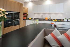 Лаконичный фартук из МДФ на современной кухне Лаконичный фартук из МДФ на современной кухне