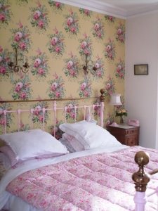 Интерьер спальни выполнен в романтическом стиле Интерьер спальни выполнен в романтическом стиле