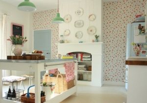 Моющиеся обои с мелким цветочным принтом выглядит аккуратно и увеличивает пространство Моющиеся обои с мелким цветочным принтом выглядит аккуратно и увеличивает пространство