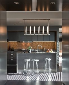 Коричневые оттенки дерева создают ощущение уюта на кухне Коричневые оттенки дерева создают ощущение уюта на кухне