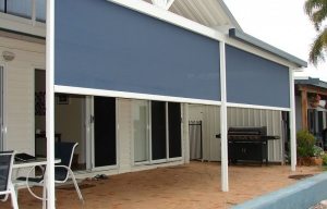 Вертикальные маркизы станут прекрасной альтернативой стенам, укрывая от порыров ветра и любопытных глаз соседей Вертикальные маркизы станут прекрасной альтернативой стенам, укрывая от порыров ветра и любопытных глаз соседей