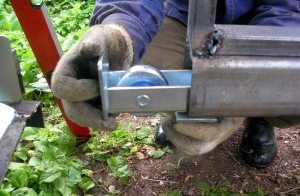 Установка концевого ролика на откатные ворота Установка концевого ролика на откатные ворота