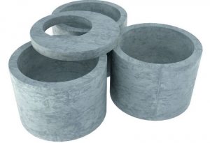 Септик из бетонных колец является приемлемым по цене и не очень сложным в установке вариантом