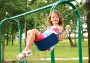 Металлические трубы являются отличным материалом для создания каркаса детских качелей Металлические трубы являются отличным материалом для создания каркаса детских качелей