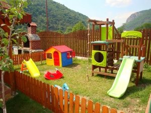 Выполненный из дерева детский спортивный комплекс для дачи с горкой Выполненный из дерева детский спортивный комплекс для дачи с горкой