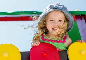 Перила и ограждения – обязательные элементы конструкции детской горки Перила и ограждения – обязательные элементы конструкции детской горки