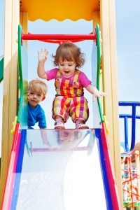 Самые популярные материалы для строительства горки – дерево и металл Самые популярные материалы для строительства горки – дерево и металл