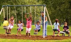 Комплексная конструкция, включающая в себя различные виды качелей Комплексная конструкция, включающая в себя различные виды качелей