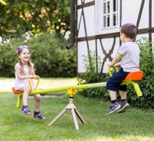 Балансир предназначен для веселого времяпровождения двоих друзей Балансир предназначен для веселого времяпровождения двоих друзей