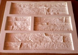 Благодаря своей высокой пластичности, силикон позволяет перенести на плитку мельчайшие детали текстуры Благодаря своей высокой пластичности, силикон позволяет перенести на плитку мельчайшие детали текстуры