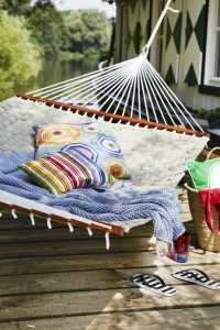 Качели-гамак – отличный вариант для релаксации и любования природой Качели-гамак – отличный вариант для релаксации и любования природой