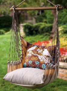 Уютные подвесные качели из ткани, созданные своими руками Уютные подвесные качели из ткани, созданные своими руками