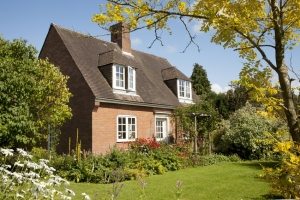 Одноэтажный дом со спальными комнатами в мансарде Одноэтажный дом со спальными комнатами в мансарде