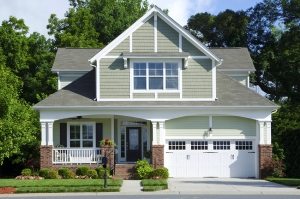 Одноэтажный дом 11 на 11 м с мансардой и большим гаражом Одноэтажный дом 11 на 11 м с мансардой и большим гаражом