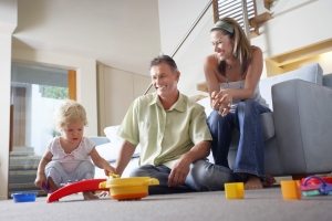 Наличие второго этажа создает необходимость в дополнительных тратах на возведение лестничной конструкции Наличие второго этажа создает необходимость в дополнительных тратах на возведение лестничной конструкции