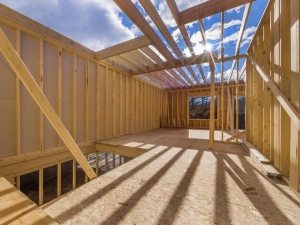 Возведение коттеджей по каркасной технологии обладает множеством преимуществ Возведение коттеджей по каркасной технологии обладает множеством преимуществ