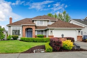 Двухэтажный дом с пристроенным к нему помещением гаража Двухэтажный дом с пристроенным к нему помещением гаража