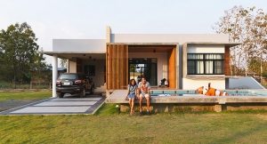 Красивый дом небольших размеров с бассейном во дворе Проекты одноэтажных домов до 100 кв.м: особенности компактного строительства