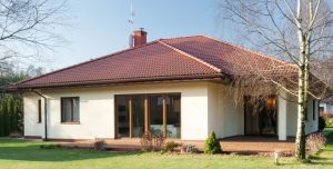 Для отделки кирпичных стен дома использована фасадная штукатурка Для отделки кирпичных стен дома использована фасадная штукатурка