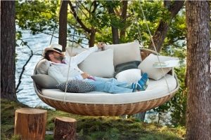 Оригинальные садовые качели круглой формы с мягким матрацем Оригинальные садовые качели круглой формы с мягким матрацем