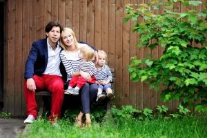 Скамейки могут создаваться из любой породы дерева – главное, чтобы материал был хорошо просушен Скамейки могут создаваться из любой породы дерева – главное, чтобы материал был хорошо просушен