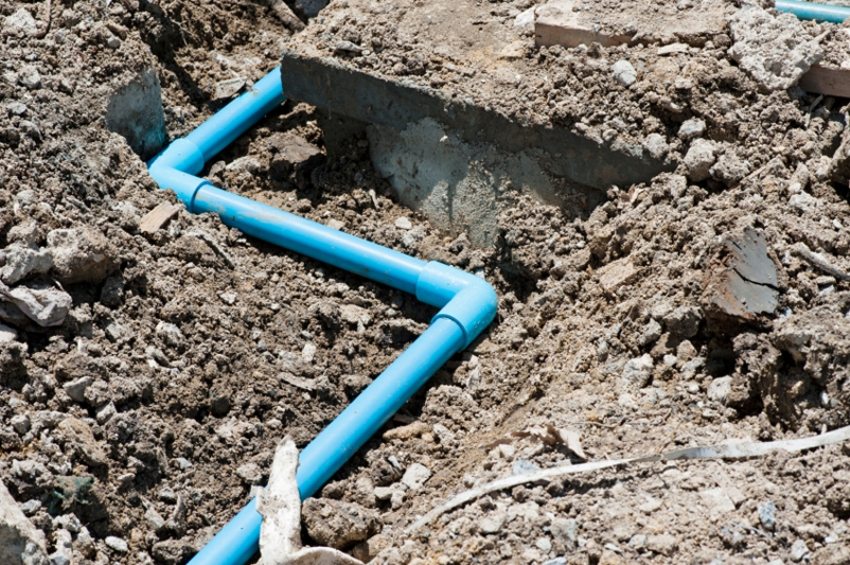 Трубу для водопровода необходимо укладывать ниже уровня промерзания почвы или дополнительно утеплять