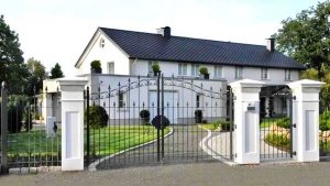 Кованые конструкции отличаются особой красотой и изяществом Кованые конструкции отличаются особой красотой и изяществом