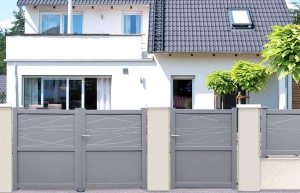 Вариант металлических распашных ворот с калиткой Вариант металлических распашных ворот с калиткой