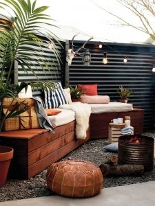 Ограждение из профилированного листа темного цвета Ограждение из профилированного листа темного цвета