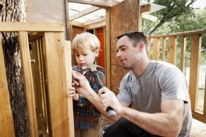 Совместный труд способствует здоровому общению, а также развитию у малыша творческих способностей и самостоятельности Совместный труд способствует здоровому общению, а также развитию у малыша творческих способностей и самостоятельности