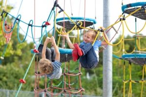 Веревочный спортивный городок способствует физическому развитию малышей Веревочный спортивный городок способствует физическому развитию малышей