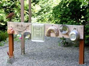 Из подручных материалов можно изготовить основные сооружения на детской площадке, а также аксессуары и элементы декора Из подручных материалов можно изготовить основные сооружения на детской площадке, а также аксессуары и элементы декора