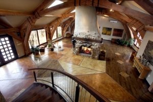 Печь-камин является своеобразным центром всего пространства Печь-камин является своеобразным центром всего пространства