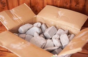 Шлифованый талькохлорит отличается плотностью и теплопроводимостью Шлифованый талькохлорит отличается плотностью и теплопроводимостью