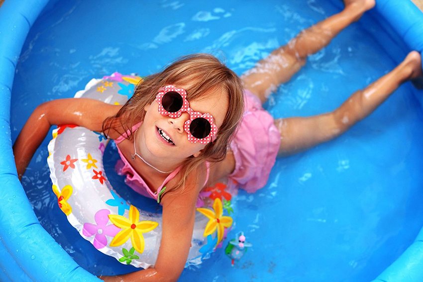 Надувной бассейн отлично подойдет для ребенка, который не умеет плавать
