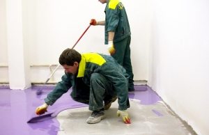 Бетон должен быть максимально ровный для нанесения смеси Бетон должен быть максимально ровный для нанесения смеси