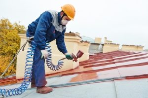 Придать эстетический внешний вид стальной или алюминиевой крыше можно с помощью окрашивания