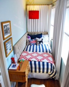 Спальное место на небольшой лоджии Спальное место на небольшой лоджии