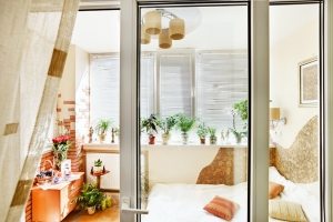 Уютное место для сна в бежевых тонах Уютное место для сна в бежевых тонах