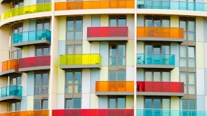 Балкон выходит за линию несущей стены дома и являет собой дополнительное пространство Балкон выходит за линию несущей стены дома и являет собой дополнительное пространство