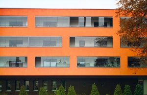 Стандартная лоджия, расположенная в здании, не выступает за границы несущей стены Стандартная лоджия, расположенная в здании, не выступает за границы несущей стены