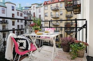 Французский балкон обеспечит уютную обстановку на свежем воздухе Французский балкон обеспечит уютную обстановку на свежем воздухе