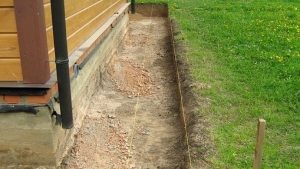 Разметка облегчит последующие работы по устройству отмостки Разметка облегчит последующие работы по устройству отмостки