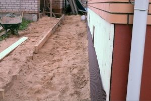 Опалубка может демонтироваться по окончании работ или же оставаться в составе конструкции Опалубка может демонтироваться по окончании работ или же оставаться в составе конструкции