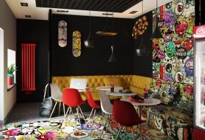 Изображение на обоях эффектно "перетекает" в принт обивки дивана Изображение на обоях эффектно "перетекает" в принт обивки дивана