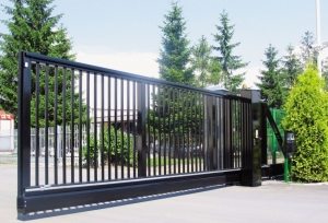 Откатные ворота - популярный вариант для обустройства въездной группы Откатные ворота - популярный вариант для обустройства въездной группы