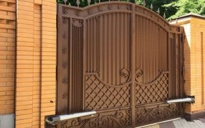 Металлические кованые ворота со встроенной автоматикой Металлические кованые ворота со встроенной автоматикой