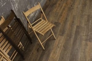 Виниловый ламинат сочетает в себе самые важные свойства напольного покрытия: красоту древесного рисунка, износоустойчивость, влагостойкость, простоту укладки Виниловый ламинат сочетает в себе самые важные свойства напольного покрытия: красоту древесного рисунка, износоустойчивость, влагостойкость, простоту укладки