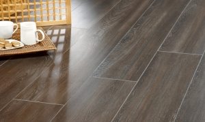 Кварц-виниловый ламинат обладает феноменальной прочностью и износостойкостью Кварц-виниловый ламинат обладает феноменальной прочностью и износостойкостью