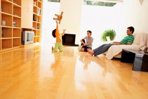 Глянцевый ламинат в комнате Глянцевый ламинат в комнате